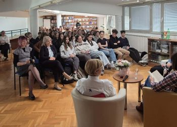 Bjelovarski srednjoškolci i gošće pokazali da knjiga i dalje ima svoju publiku