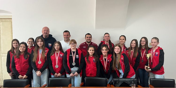 Prijam u Gradskoj upravi za rukometne uzdanice