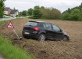 U Švicarskoj možda nemaju znakove? Vozačica u Ivanskoj završila na oranici