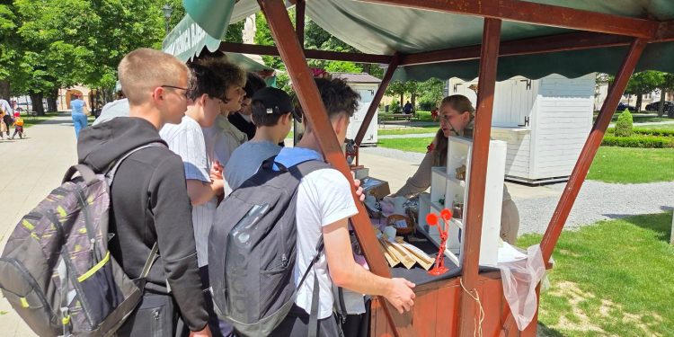 Učeničke zadruge pokazale kreativnost na županijskoj smotri u Bjelovaru: OŠ Berek i „SRCE“ oduševili suvenirima