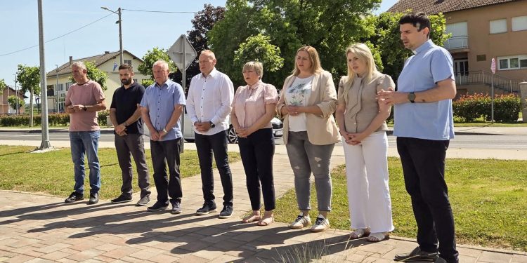 Svečano obilježen Dan državnosti u Općini Rovišće: Husari ponovno prošli općinom u sklopu tradicionalnog konjičkog maratona