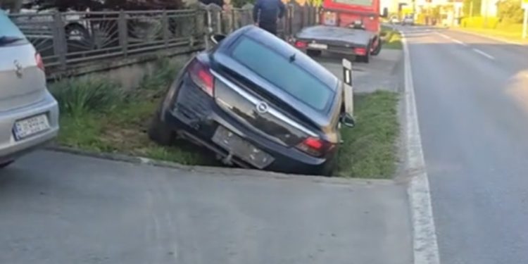 Pod utjecajem alkohola izazvao nesreću: automobilom udario u parkirana vozila