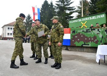 Sutra ne propustite priliku zaviriti iza vrata bjelovarske vojarne “Bilogora” i iz prve ruke upoznati opremu, vozila i naoružanje Hrvatske vojske!