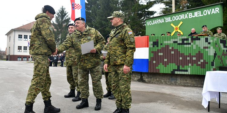 Sutra ne propustite priliku zaviriti iza vrata bjelovarske vojarne “Bilogora” i iz prve ruke upoznati opremu, vozila i naoružanje Hrvatske vojske!