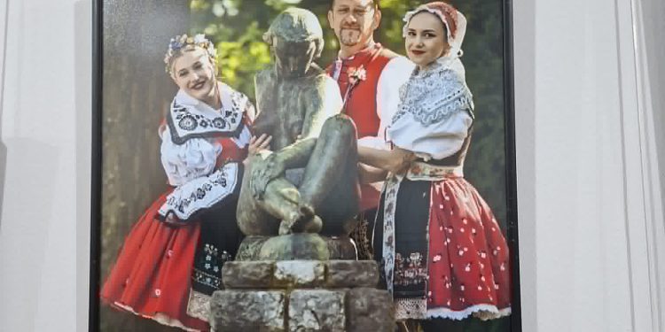 Fotokrok okupio fotografe i ljubitelje tradicije: Članovi „Srdečka“ bili modeli u jedinstvenom foto maratonu u Daruvaru
