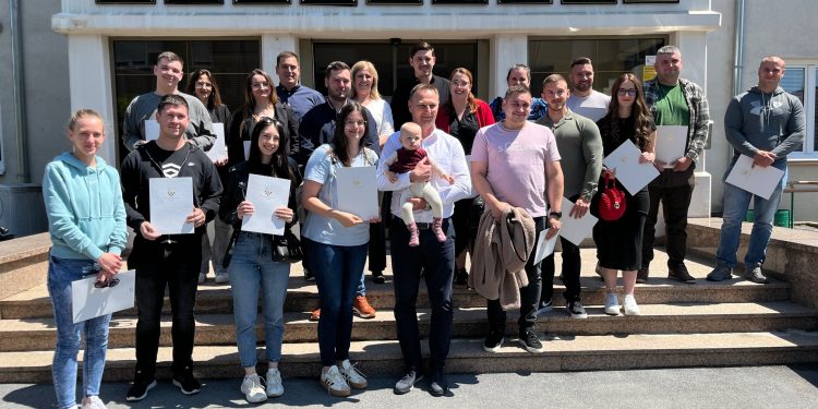 Županija podijelila 22 nova ugovora mladima za stanove i kuće