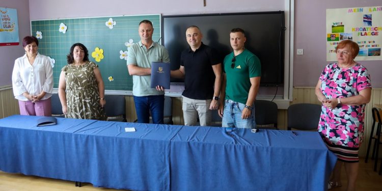 Potpisan ugovor vrijedan 1,1 milijun eura: Zrinski Topolovac dobiva novu sportsku dvoranu i dodatne učionice
