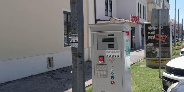 Parkiranje u Bjelovaru sada i preko mobitela: Dio karata dostupan u četiri popularne aplikacije