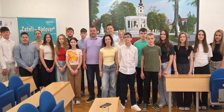 Lukas Horvat, Marin Hanževački, Klara Krstić, Valentina Perec predvode generaciju izvrsnih učenika nagrađenih u Bjelovaru