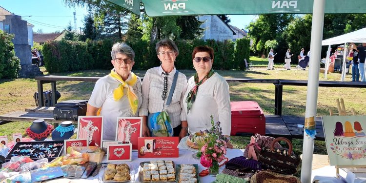 Gudovčanke uspješno predstavile tradicijske vrijednosti na 7. Festivalu bakinih kolača
