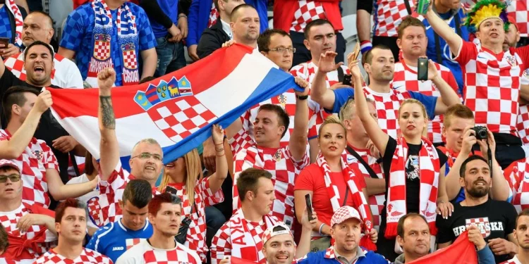 Navijači Hrvatske i Engleske suočeni s novim pravilima: FIFA ograničila unošenje zastava na stadion u Dallasu
