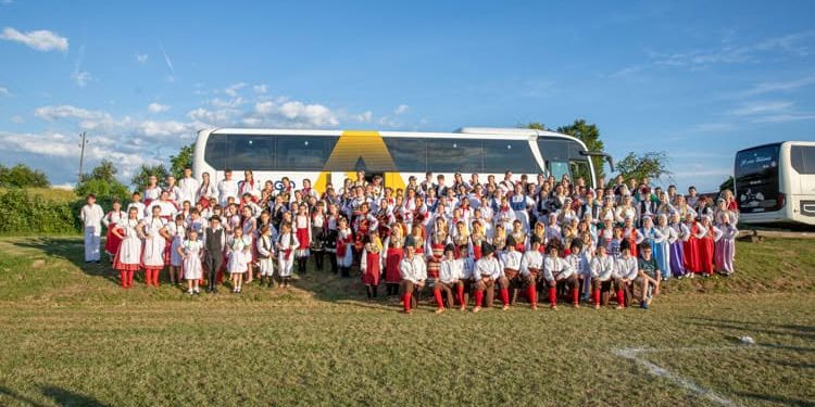 Rogoža ugostila više od 15 dječjih i folklornih skupina na 16. Smotri „Djeca su ukras svijeta“