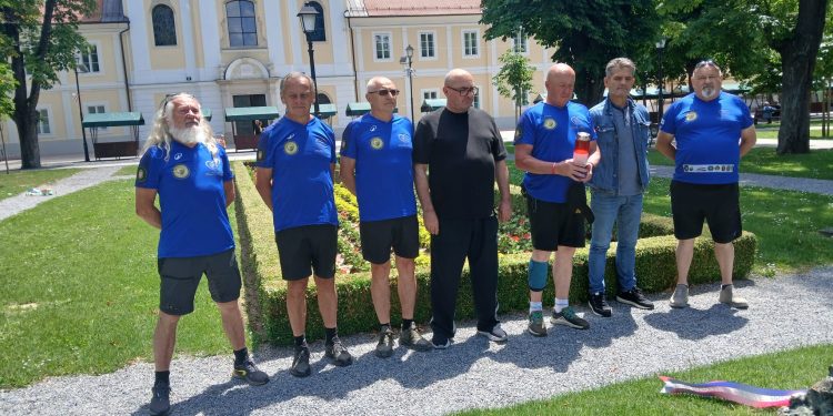 Branitelji ponovno spajaju Hrvatsku pješice: Na putu prema Dubrovniku stigli u Bjelovar