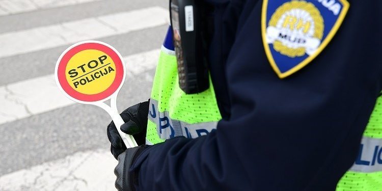 Vozio bez položenog vozačkog ispita pa ostao bez auta