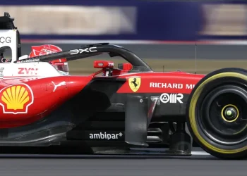 Kaos na Silverstoneu! Leclerc slavio nakon drame, Verstappen završio u šljunku, Antonelli ostao bez bodova