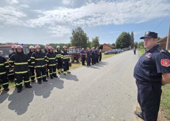 U Donjoj Petričkoj održana pokazno-taktička vježba Vatrogasne zajednice općine Ivanska