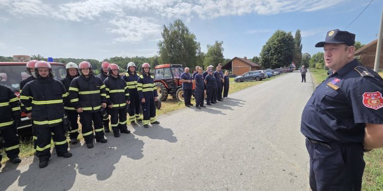 U Donjoj Petričkoj održana pokazno-taktička vježba Vatrogasne zajednice općine Ivanska