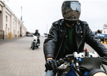 Maloljetni motociklist helikopterom prevezen u Zagreb nakon sudara s traktorom