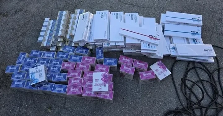U bačvi i psećoj kućici skrivao gotovo 60 kilograma duhana i 57 tisuća cigareta bez markica