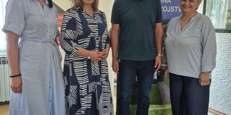 Više od 160 starijih osoba u Velikom Trojstvu dobilo pakete pomoći kroz projekt “Kap dobrote 5”