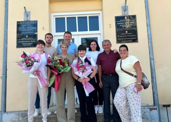 Općina Nova Rača nagradila učenice za osam godina odličnog uspjeha