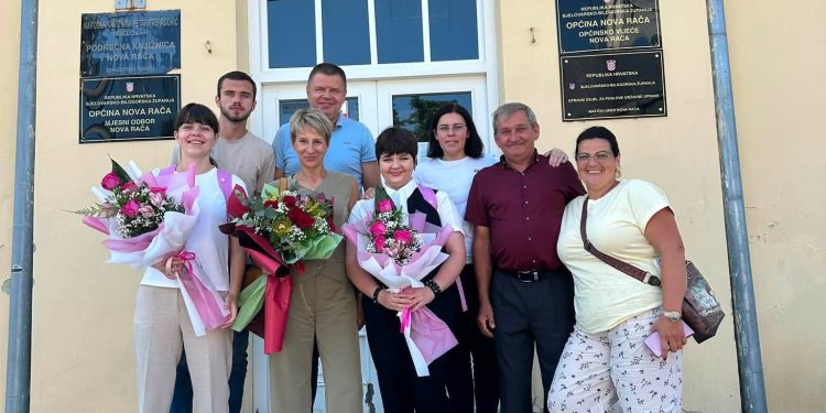 Općina Nova Rača nagradila učenice za osam godina odličnog uspjeha