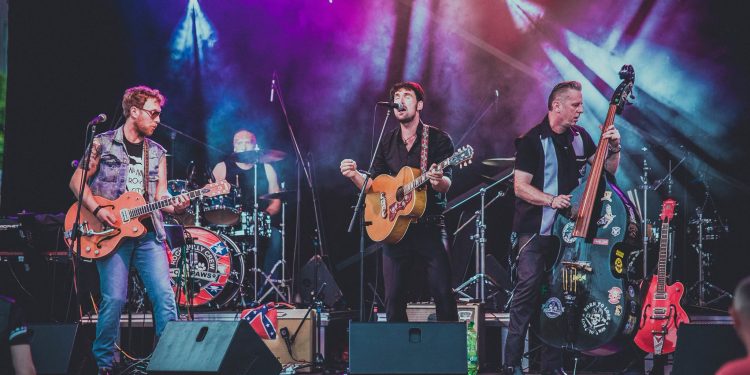 Zbog Rockabilly festivala privremeno se zatvara promet u centru Daruvara, stižu koncerti, američki automobili i bogat program