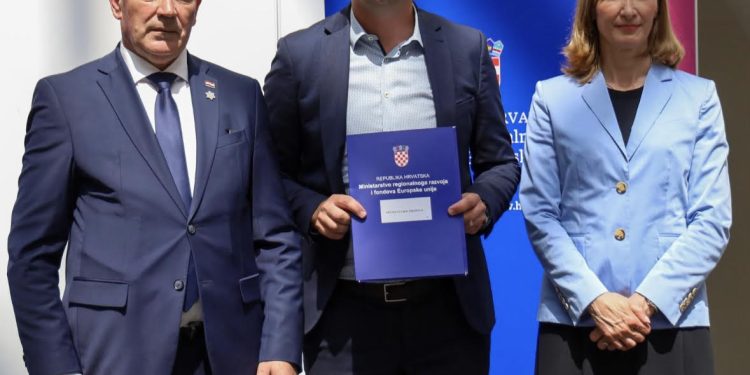 Općini Veliko Trojstvo odobreno 24.000 eura za rekonstrukciju Kolodvorske ulice