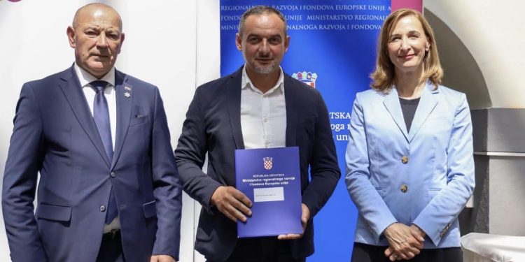 Općini Veliki Grđevac odobreno 45.000 eura za nastavak uređenja nogostupa u Ulici Vladimira Nazora