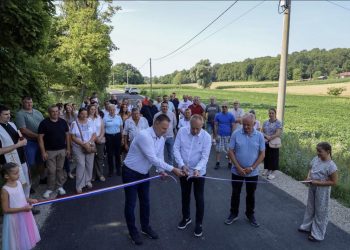 Otvorena obnovljena cesta kroz Kakinac: Mještani nakon desetljeća dočekali asfalt