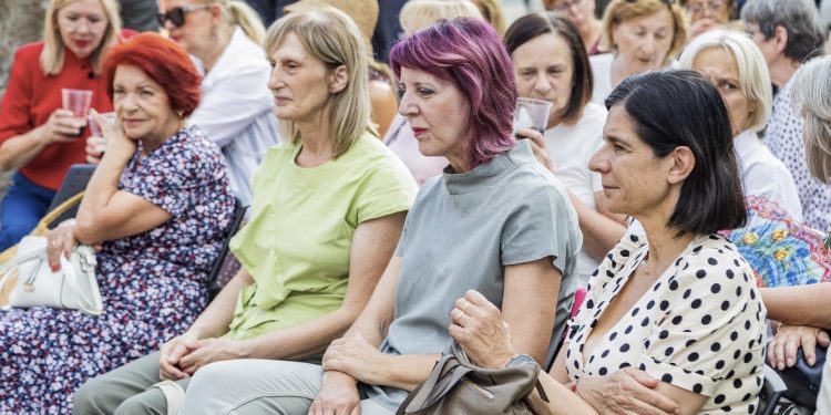 Kućni pARTy u Čazmi ponovno spojio književnost, glazbu i ljetnu atmosferu