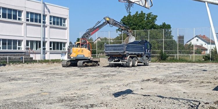 GRUBIŠNO POLJE Obnavlja se sportsko igralište kod Srednje škole Bartola Kašića