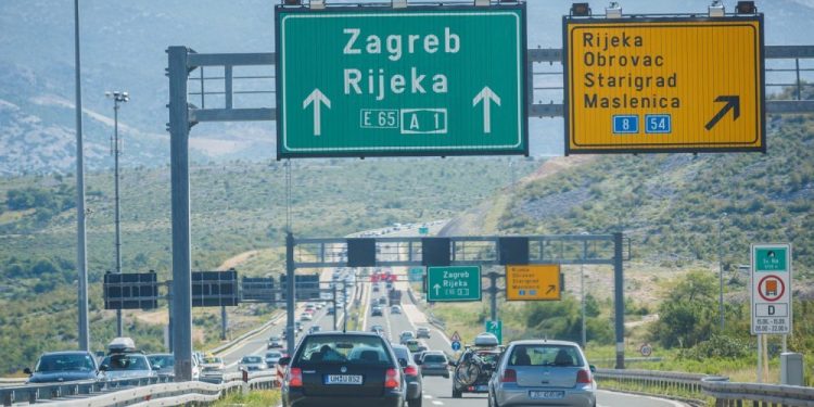 Pojačan promet na hrvatskim cestama, gužve posebno na A2 Zagreb–Macelj