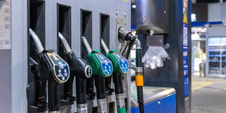Gorivo pojeftinjuje: od ponoći niže cijene benzina, dizela i plavog dizela