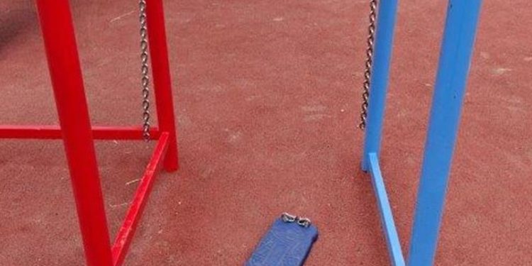 Igrališta u Bjelovaru sve češće na meti vandala: „Popravimo danas, sutra je ponovno oštećeno“