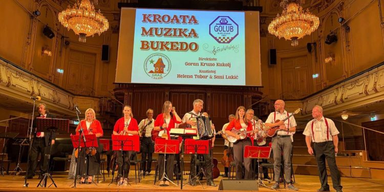 Bjelovarski tamburaši oduševili publiku u Grazu na 111. međunarodnom kongresu esperantista