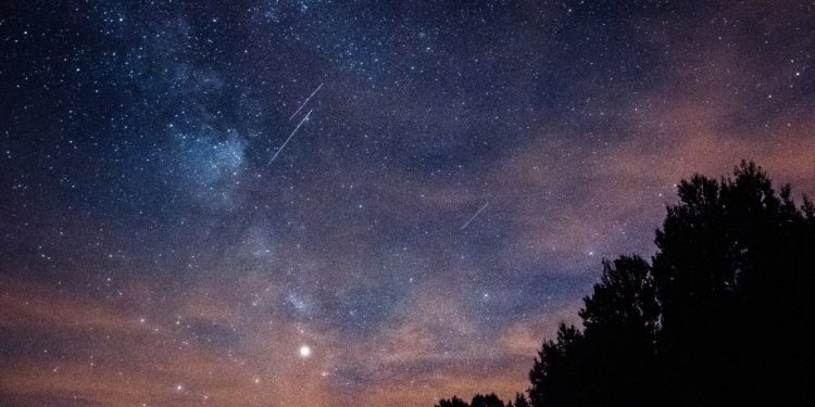 Večeras pogledajte u nebo: Pomrčina Sunca, Venera i Perzeidi priređuju nebeski spektakl