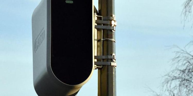 Podigao srednji prst prema kameri pa zaradio prijavu: Policija privela kraju neobičan slučaj u Bjelovaru