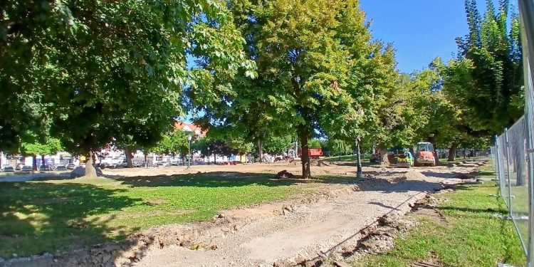 Evo kako napreduju radovi na Trgu hrvatskih branitelja: uređuje se park i dječje igralište