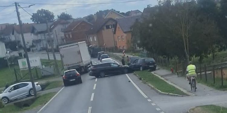 Prometna nesreća u Ždralovima, promet zaustavljen