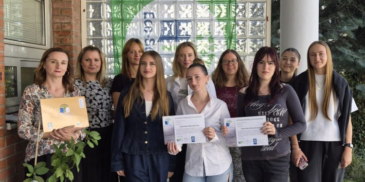 Medicinska škola Bjelovar ponovno među Ekoškolama: Zaslužili srebrnu zastavu