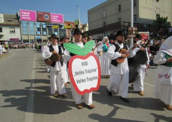Bilogora zaplesala u Vinkovcima: KUD Veliko Trojstvo predstavio tradiciju svoga kraja