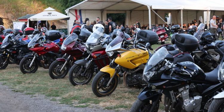 Kineski CFMoto napravio senzaciju u Hrvatskoj: Njegov motocikl pretekao BMW i Yamahu