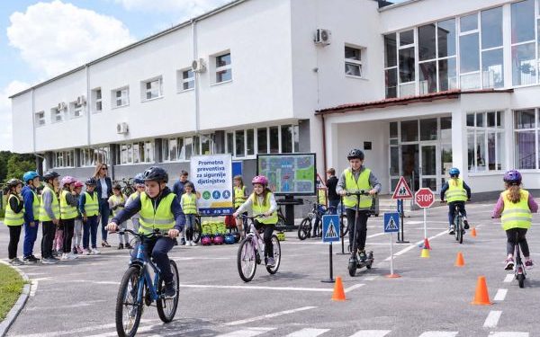 U Grubišnom Polju učenici će učiti i sigurnu vožnju električnih romobila: Za projekt osigurano 8.400 eura
