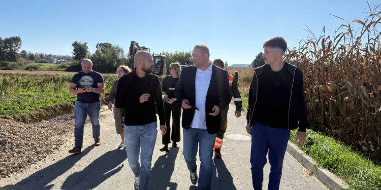 Klokočevac više ne čeka: Širi se cesta prema groblju, uskoro bi trebao stići i nogostup