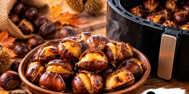 Pečeni kesteni iz friteze na vrući zrak za samo 15 minuta! Evo trika da se lakše gule i budu savršeno mekani