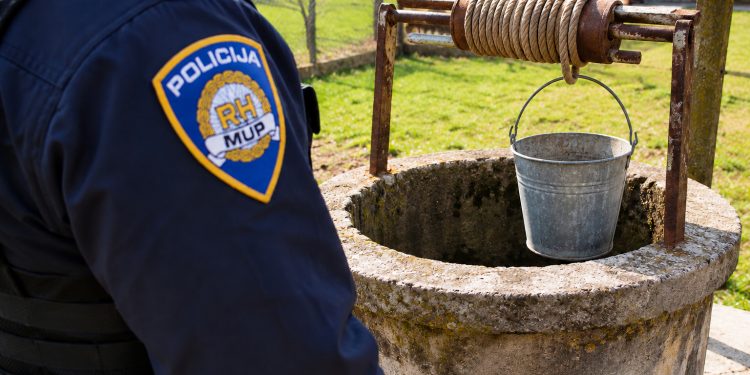 Čistio bunar pa ostao zatečen pronalaskom: U Donjem Daruvaru otkriveno čak 4,5 kilograma eksploziva!