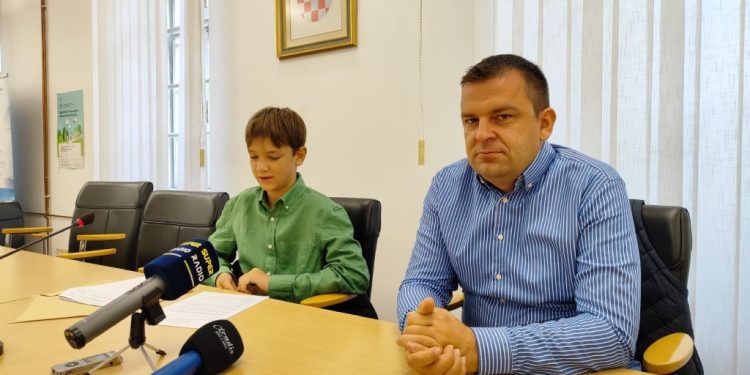 Velika promjena za bjelovarske učenike: Od 1. siječnja svi u školu ujutro, a tjelesni bi mogli imati na bazenima