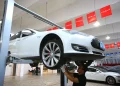 Hoće li električni automobili ostaviti automehaničare bez posla? Velike promjene stižu u radionice