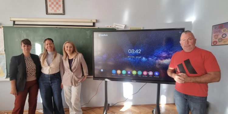 Velika Pisanica nabavila novu pametnu ploču za školu: „Ulaganje u obrazovanje ulaganje je u budućnost“